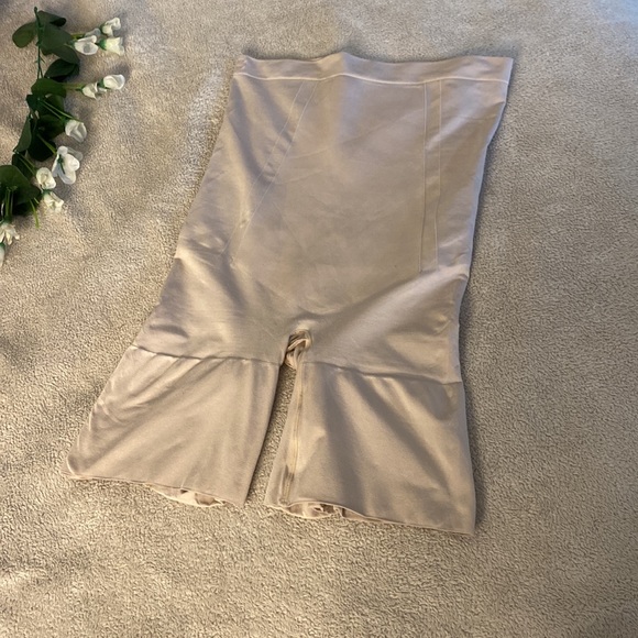 SPANX by Sara Blakely Shapewear - Picture 5 of 8